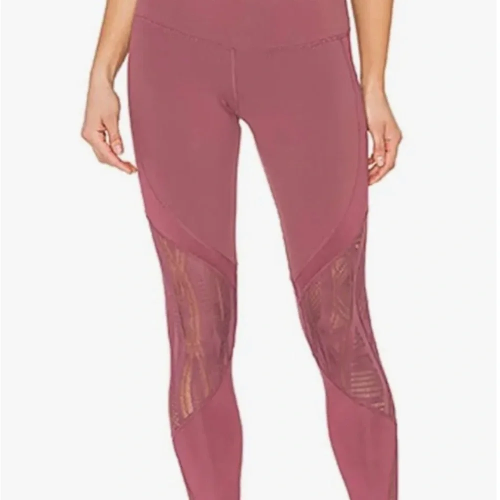 ALO Yoga Vitality Legging in Grenache Glossy Size XS